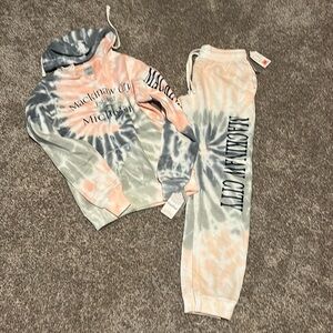 NWT Sweat Suit Tye Dye Mackinaw City sz Med